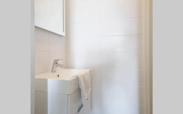 2 Bedroom 2 Bathroom Canal Apartment