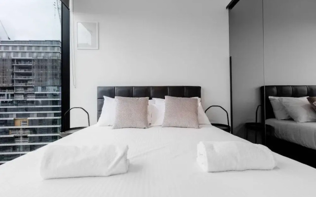 Luxury 2bed2bath apt in the Heart of Mel@collins