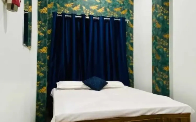 Dhanwantri Niwas Guest House By GRB