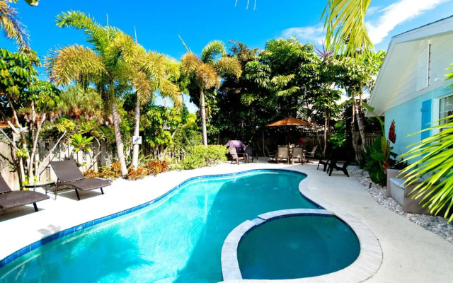 Captain's Quarters Spinnakers - 202 - 56th 1