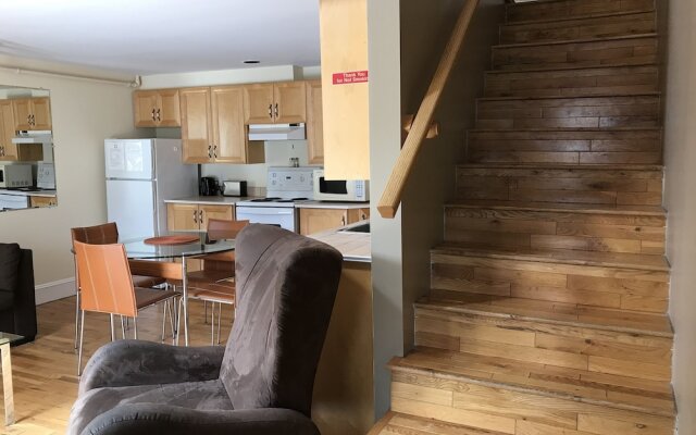 Leaside Manor by The Leaside Group