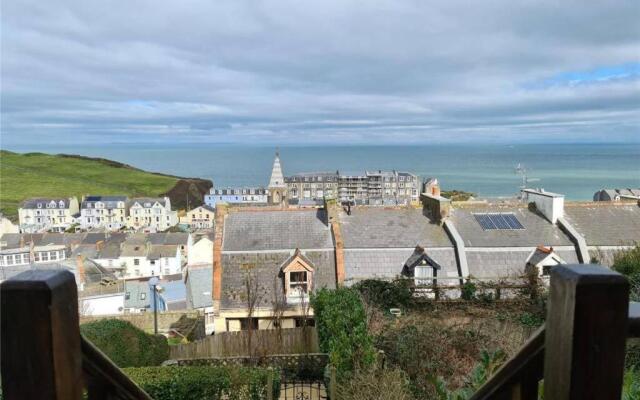 Large House, sleeps 10 with incredible sea views
