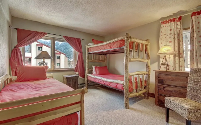 Nice Update Condo - Great Access to Superbee Lift in East Village - AN302 by RedAwning