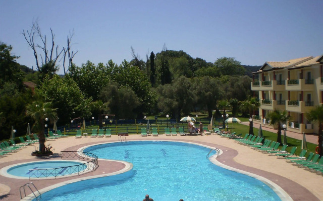 Damia Hotel & Apartments