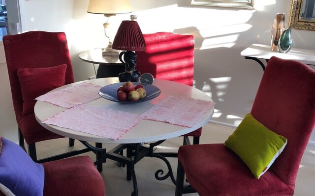 North Sydney Art Bed & Breakfast