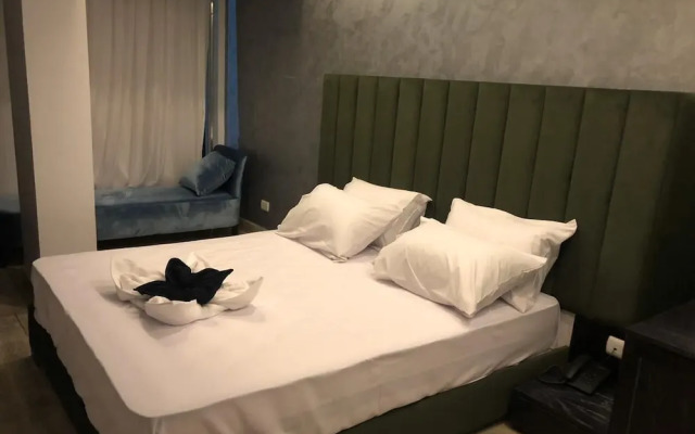 Cleopatra Pyramids View Inn