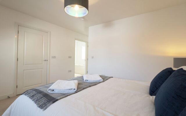 Spacious Townhouse Near the City Centre