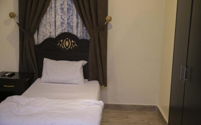 Al Eairy Furnished Apartments Qassim 4