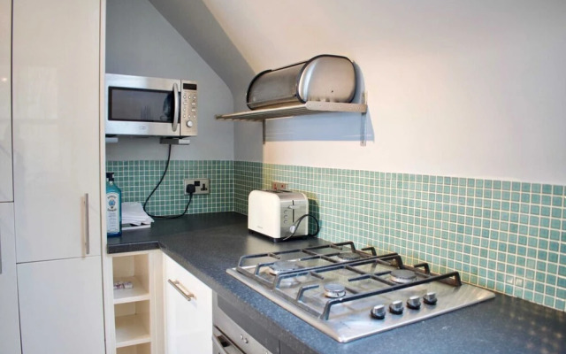 Modern And Charming 2 Bedroom Old Town Apartment