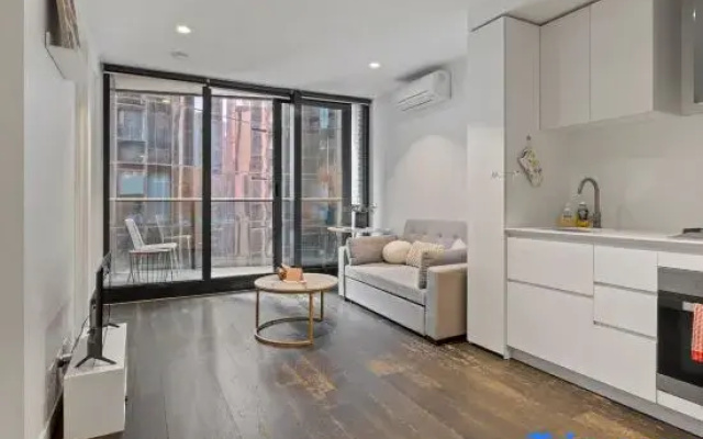 EQ Tower Ultra-Modern 2BR- CBD Base Mel Central