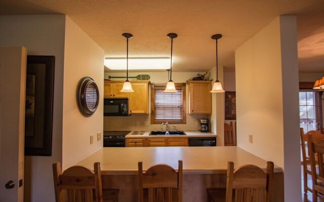 Nestled Inn Lodge 3 Bedroom Home by RedAwning