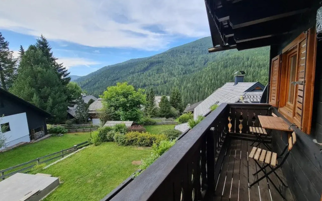 Apartment With Mountain Views