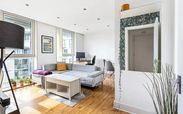 City-Close 1-Bed Apartment near Tower Hill