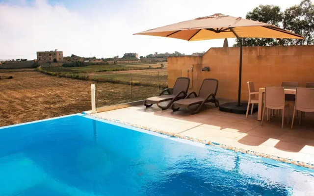 Kenn Gozitan Villa and Pool