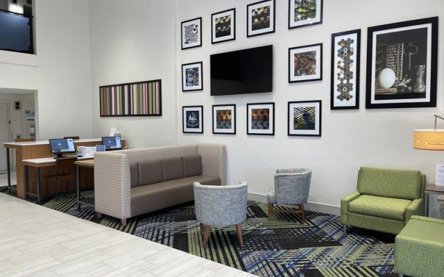 Holiday Inn Express Sulphur