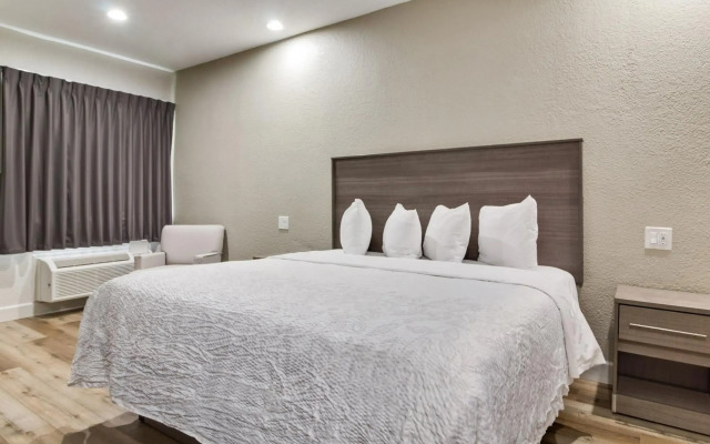 Red Roof Inn Plus+ Galveston - Beachfront