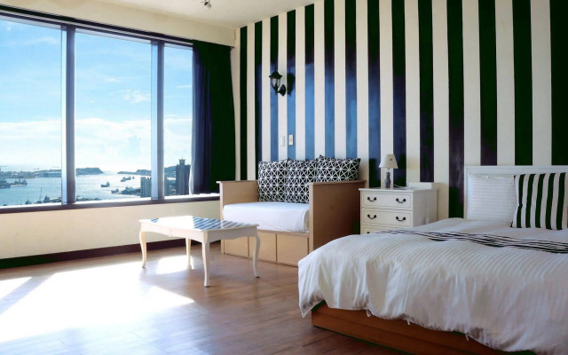 85 Sky Hostel