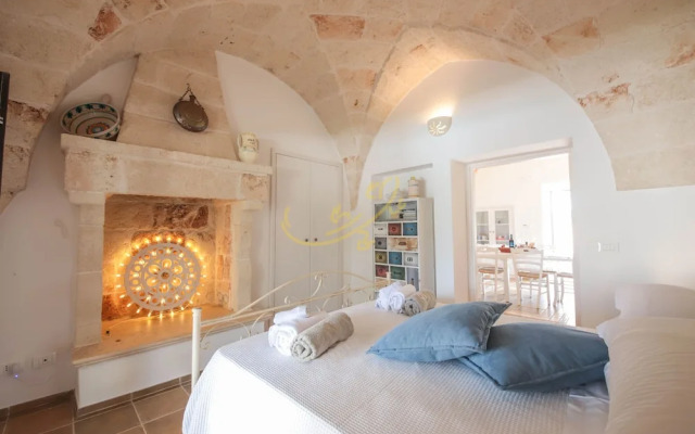 TD Villa Ricchiari Traditional Villa with Designer Pool
