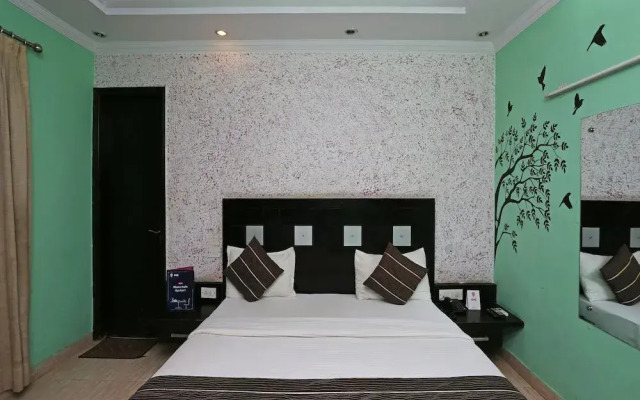 OYO 6895 Hotel Cybercity Rooms & Suites