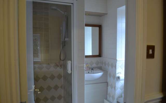 Breeze Hill Hotel