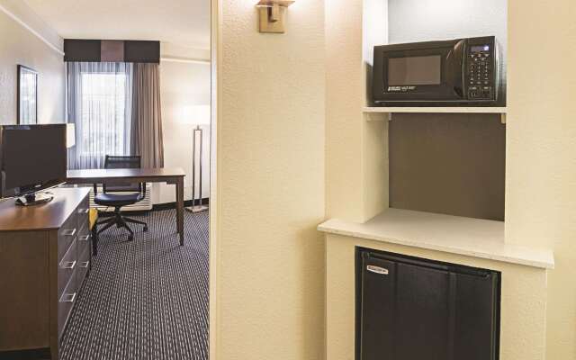 La Quinta Inn & Suites by Wyndham Fort Worth North