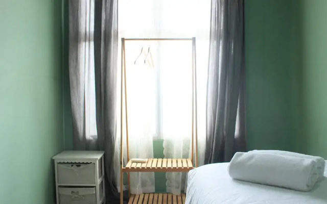 Modern 2BR Apartment at Newton Residence – Guest Rooms – Bandung