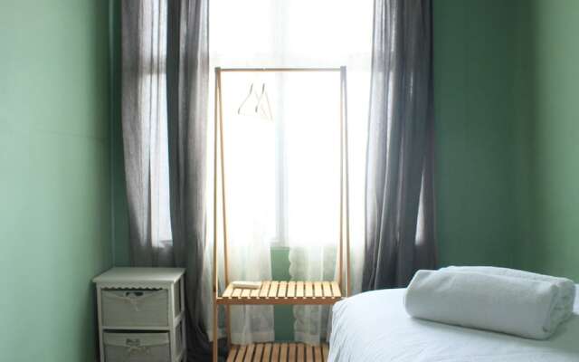 Modern 2BR Apartment at Newton Residence