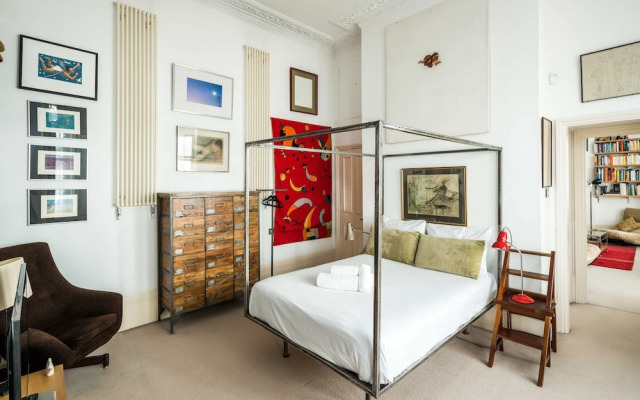 Sleek Simple & Peaceful 1Bd Flat Kensington