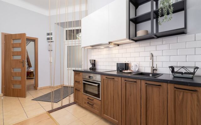 Strzelecka Apartment Cracow by Renters