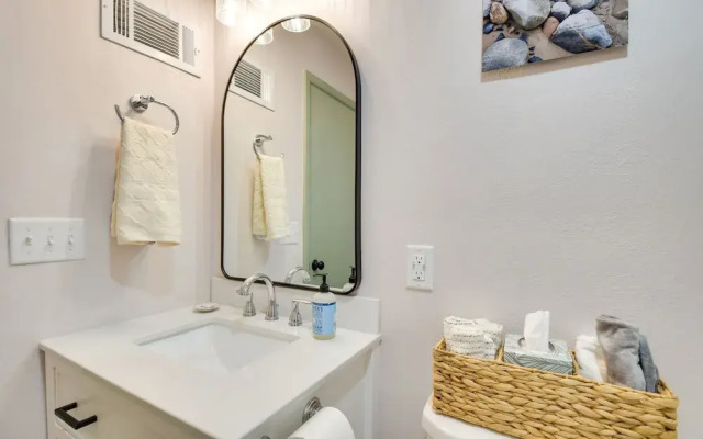Pet-friendly Hiawatha Retreat w/ Private Yard!
