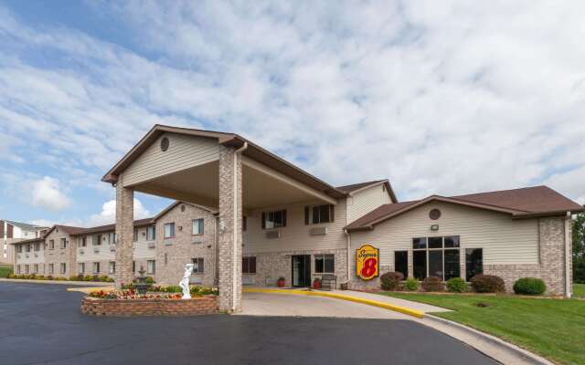 Super 8 by Wyndham Big Rapids