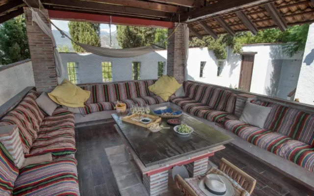 Luxury 4-bedroom villa, private pool and outhouse