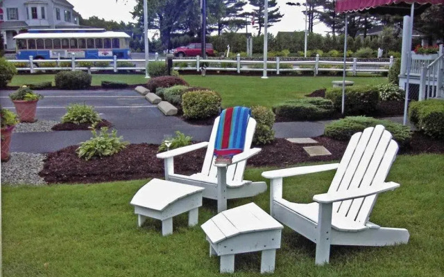 Carriage House Motel Cottages & Suites