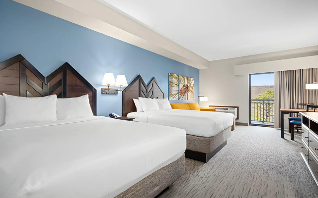 Camelback Lodge & Aquatopia Indoor Waterpark
