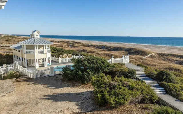 Dolphin Dreams 5 Bedroom Home by RedAwning