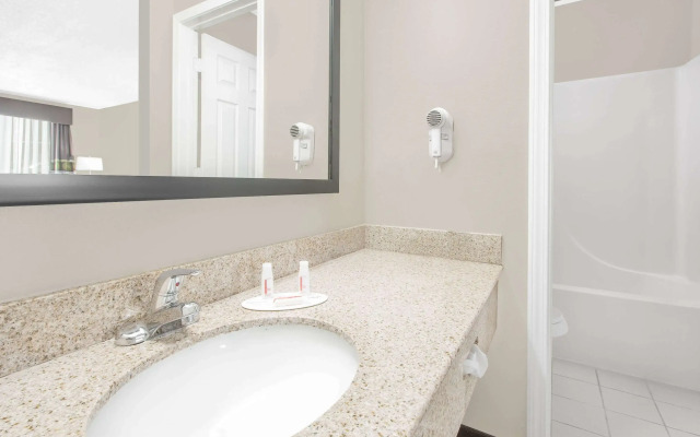 Super 8 by Wyndham Bay St. Louis