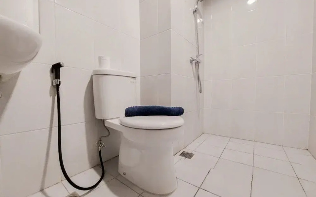 Modern Look And Comfy 2Br At Casa De Parco Apartment