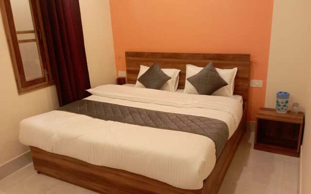 Goroomgo GP Mall Road Nainital