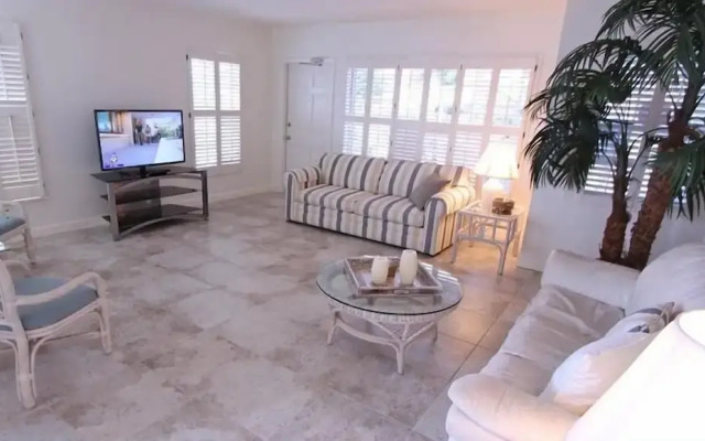 Beachouse Inn & Suites