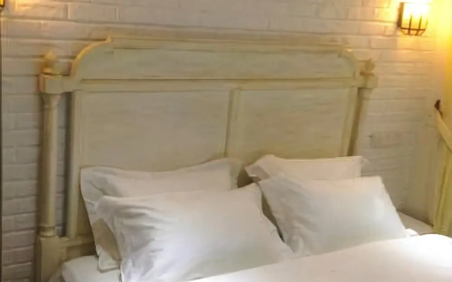 Moonlight Bay Garden Inn