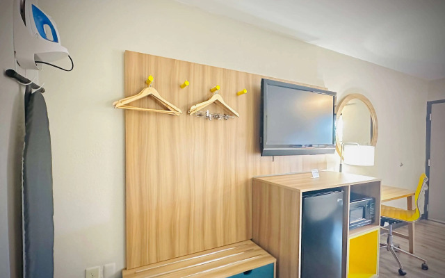 Days Inn by Wyndham WestEnd Alexandria,VA Washington DC Area