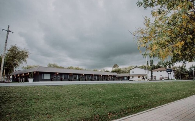 The Bayview Motel - Fort Frances, ON - Lakeside Motel