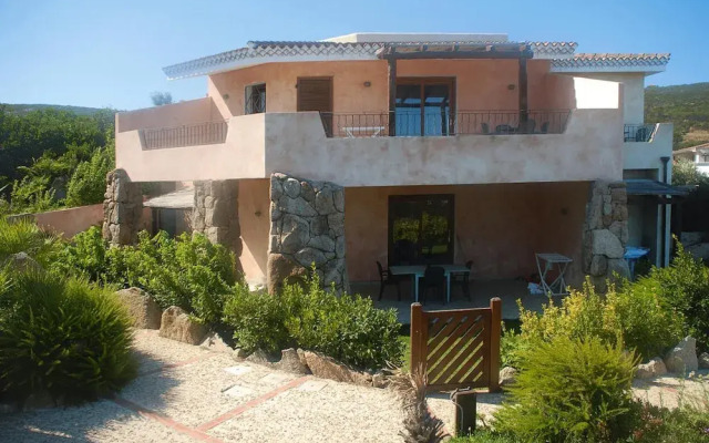 Residence With Shared Pool in Palau