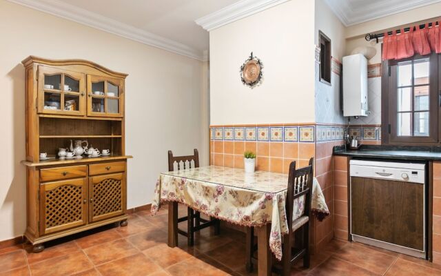 Voguish Holiday Home in Arriate with Terrace