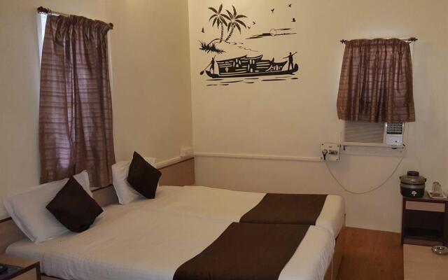 OYO 13845 Hotel Bhooshan