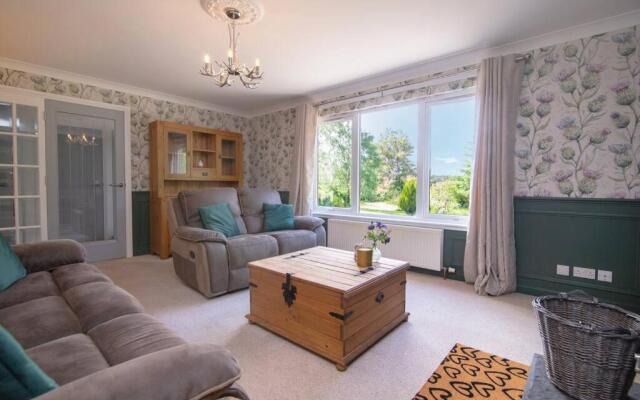 Calm Scottish Country Escape with Hot Tub Sleeps 6