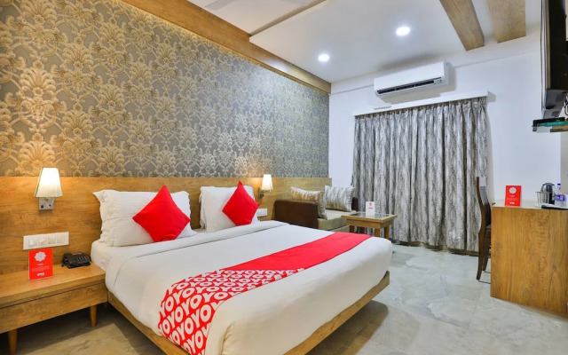 OYO 18585 Hotel Rajdhani