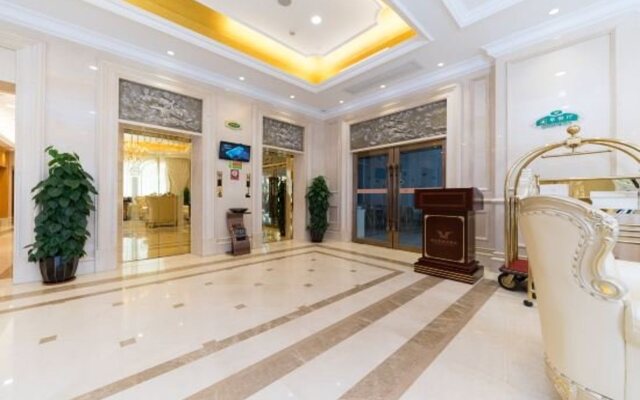 Vienna Hotel (Shunlian Square Jinlong Metro Station)