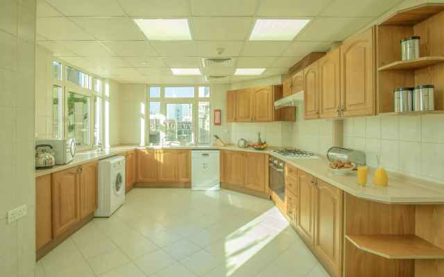 Swissotel Al Murooj Dubai Hotel