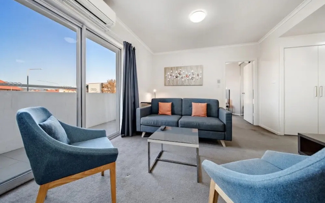 Comfy Lakeside 1-bed With Secure Parking